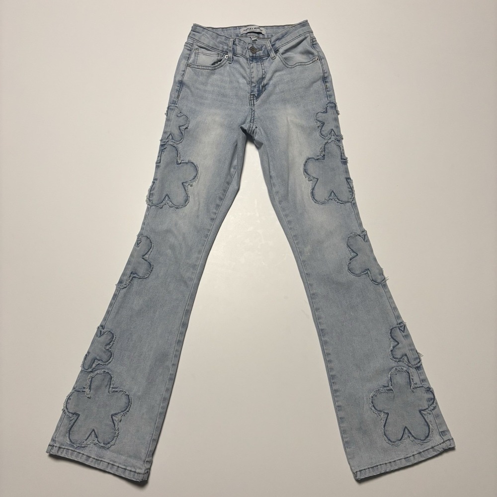 Ashley Jeans Teen/Women Size 00/23 Flower Applique Flare Leg Light Wash Blue